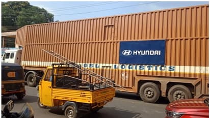 വഴി പറഞ്ഞുകൊടുത്തവര്‍ ചതിച്ചു; പണി കിട്ടി, വഴിയില്‍ കുടുങ്ങി കണ്ടെയ്നര്‍