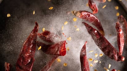 കൂടുതൽ ഇഷ്ടം എരിവുള്ള ഭക്ഷണങ്ങളാണോ? എങ്കിൽ ശ്രദ്ധിക്കൂ