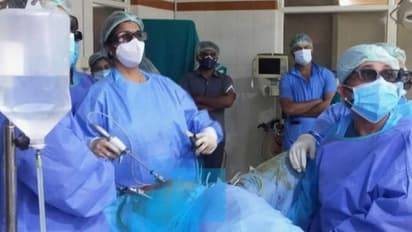 സംസ്ഥാനത്ത് സർക്കാർ മേഖലയിലെ ആദ്യ ത്രീഡി ലാപ്രോസ്കോപ്പിക് മെഷീൻ വഴിയുള്ള ശസ്ത്രക്രിയ തിരുവനന്തപുരം എസ്എടിയിൽ