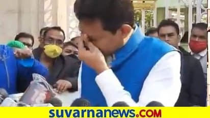 ಮತ್ತೊಬ್ಬ ಸಚಿವ ರಾಜೀನಾಮೆ : ಸಾರ್ವಜನಿಕವಾಗಿಯೇ ಬಿಕ್ಕಿ ಬಿಕ್ಕಿ ಅತ್ತರು