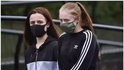 200 -ലധികം കോഴികളെയും താറാവുകളെയും മറ്റും ഉപദ്രവിച്ചതിന് കൗമാരക്കാരികൾ പിടിയിൽ