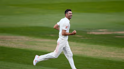 എഡ്ജ്ബാസ്റ്റണില് മഴയുടെ കളി; ഇംഗ്ലണ്ടിനെതിരെ ഇന്ത്യക്ക് രണ്ട് വിക്കറ്റ് നഷ്ടം