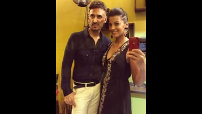 52 வயது அஜித் பட வில்லனை காதலிக்கும் அரவிந்த் சாமி ஹீரோயின்..! அதுக்குன்னு இத்தனை வயது வித்தியாசமா?