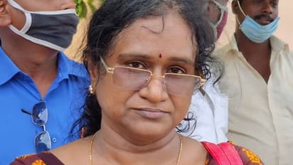 அன்புமணி வளர்ச்சிக்காக குருவை கொன்றுவிட்டார்கள்.! மீண்டும் குண்டைத் தூக்கிப் போடும் காடுவெட்டி குருவின் சகோதரி