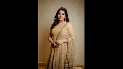 விஜய் டிவி பிரியங்காவுக்கு போட்டியாக களமிறங்கும் புது தொகுப்பாளினி... புதிய நிகழ்ச்சி குறித்த அதிரடி அறிவிப்பு