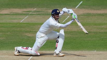 సెంచరీ, హాఫ్ సెంచరీ కాదు... కేవలం సింగిల్ తీసి బ్యాటుతో అభివాదం చేసిన రాహుల్ ద్రావిడ్...