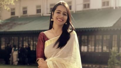 बिना लाखों की कोचिंग और टेस्ट सीरीज के करें UPSC की तगड़ी तैयारी, IAS अफसर ने दिए इंटरनेट से पढ़ाई के टिप्स