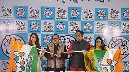 মিমি-নুসরতের পথেই পা বাড়ালেন কৌশানি, এবার পিয়া সেনগুপ্তের সঙ্গে তৃণমূলে যোগদান হবু-বউমার