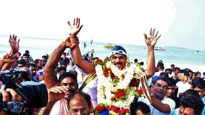 ಸಮುದ್ರದಲ್ಲಿ 1.4 ಕಿಮಿ ಲೋಟಸ್ ಫ್ಲೋಟ್ ದಾಖಲೆ ಬರೆದ ಉಡುಪಿಯ 65ರ ಗಂಗಾಧರ್