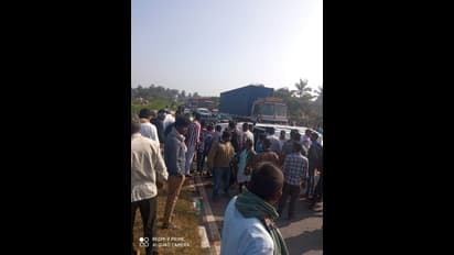 ನಿಯಂತ್ರಣ ತಪ್ಪಿ ಶಾಲಾ ವಾಹನ ಪಲ್ಟಿ :  15ಕ್ಕೂ ಹೆಚ್ಚು ಮಕ್ಕಳಿಗೆ ಗಾಯ