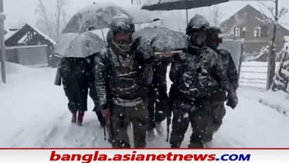মানুষ সমান বরফে ঢাকা উপত্যকা, কঠিন পরিস্থিতিতে মা ও নবজাতকে উদ্ধার করল সেনাবাহিনী
