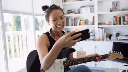 लॉन्ग डिस्टेंस रिलेशनशिप में रहते हैं तो फॉलो करें ये 5 रूल्स, रिश्ते में आ जाएगी गर्माहट