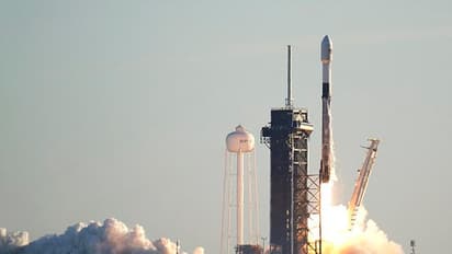 സ്പേസ് എക്സ് തകര്പ്പന് ഫോമില്, 60 ഉപഗ്രഹങ്ങള് കൂടി ആകാശത്ത്!