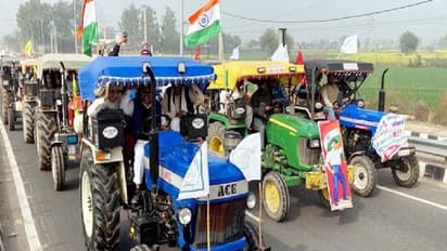 परेड के लिए किसानों ने खरीदे नए ट्रैक्टर, तो कुछ बाइक-स्कूटर पर निकले..तिरंगा पकड़े डांस करते जा रहे