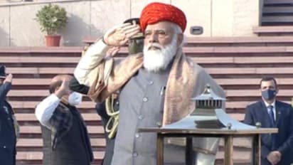 பேரரசின் வரலாற்றை தாங்கி நின்ற மோடியின் தலைப்பாகை.. குடியரசு தினத்தில் மனிதநேயத்திற்கு பிரதமர் செய்த மரியாதை