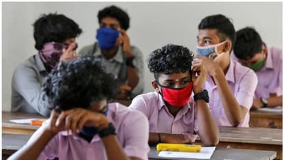 സ്കൂളുകളിൽ ഒരു ബെഞ്ചിൽ രണ്ടുകുട്ടികൾ; മുഴുവൻ അധ്യാപകരും ജോലിക്കെത്തണം