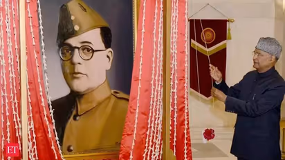 నేతాజీ చిత్రపటంపై వివాదం.. సోషల్ మీడియాలో వైరల్...