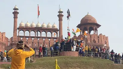 ट्रैक्टर रैली : हिंसा में 83 पुलिसकर्मी जख्मी; 45 ट्रामा सेंटर में भर्ती; पंजाब-हरियाणा में अलर्ट