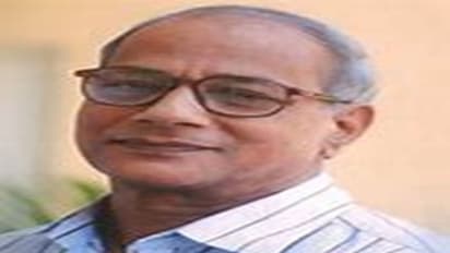 మంగలేష్ డబ్రాల్ హిందీ కవిత: వెలుపల