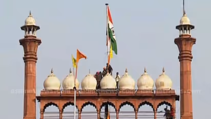 ദില്ലിയിൽ ഇന്റർനെറ്റ് വിച്ഛേദിച്ചു; ഉന്നതതല യോഗം ചേരുന്നു; ചെങ്കോട്ടയിൽ വീണ്ടും കൊടി കെട്ടി കർഷകർ