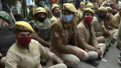 প্রজাতন্ত্র রাজধানীতে কৃষক-পুলিস খণ্ডযুদ্ধ, ঘটনায় আহত ৮৬ জন পুলিস আধিকারিক