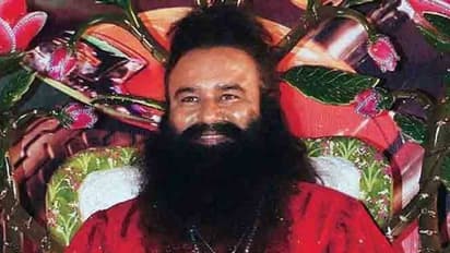 একাধিক খুন ধর্ষণে অভিযুক্ত রাম রহিম সিং, তাঁরই ‘সৎসঙ্গে’ ভিড় জমালেন বিজেপি নেতারা!