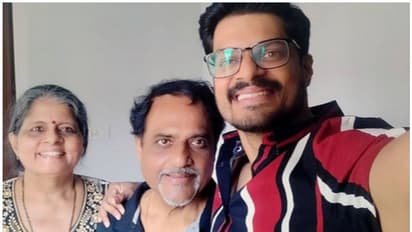 'അച്ഛനും അമ്മയ്ക്കുമൊപ്പം', മനോഹരമായ കുടുംബചിത്രവുമായി സുദേവ്!