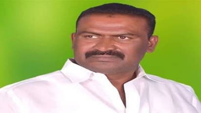 జనగామలో నడిరోడ్డుపై మాజీ కౌన్సిలర్ ను నరికి చంపిన దుండగులు