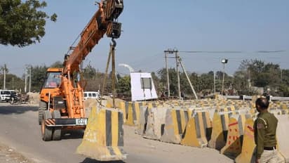 आंदोलन को लेकर यूपी सरकार अलर्ट, 3 जगह बैठे किसानों को हटाया