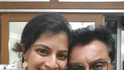 ராதிகாவ நான் ஏன் அம்மானு கூப்பிடனும்... அவங்க எனக்கு ஆண்ட்டி தான் - ஓப்பனாக சொன்ன நடிகை வரலட்சுமி