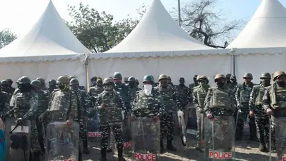 बड़े एक्शन की तैयारी : दिल्ली पुलिस कमिश्नर की हाई लेवल मीटिंग, गाजीपुर बॉर्डर पर बढ़ाई फोर्स