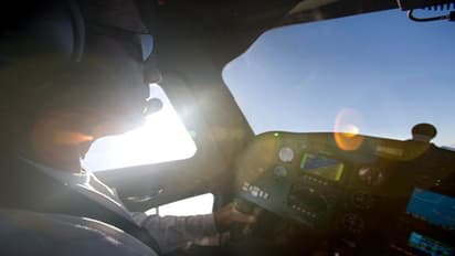 ചൂട്, അമിതഭാരം, ചെറിയ റണ്വേ; ടേക്ക് ഓഫ് ചെയ്യാന് 20 പേരോട് വിമാനത്തില് നിന്നിറങ്ങാൻ ആവശ്യപ്പെട്ട് പൈലറ്റ്