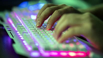 അജ്ഞാത യുവതി‌യുടെ ന​ഗ്നവീഡിയോ കോൾ അറ്റൻഡ് ചെയ്തു; വയോധികർക്ക് നഷ്ടമായത് 3.63 ലക്ഷം രൂപ 