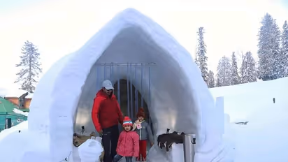 സഞ്ചാരികളെ അത്ഭുതപ്പെടുത്തി ഗുല്‍‌മാര്‍ഗിലെ 'ഇഗ്ലു കഫേ'