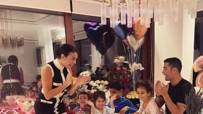 প্রেমিকার জন্মদিনে ঘনিষ্ঠ মুহূর্তে রোনাল্ডো, তবে পিছু ছাড়ল না বিতর্ক, দেখুন ভাইরাল ছবি