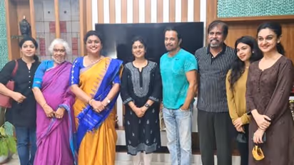 జబర్దస్త్ జడ్జ్, ఎమ్మెల్యే రోజాని కలిసి యాక్షన్ కింగ్ అర్జున్..