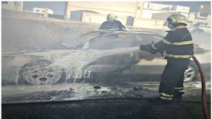 ഒമാനില് വാഹനത്തിന് തീപ്പിടിച്ചു