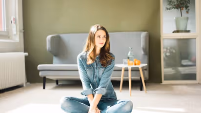 ಪುರುಷರ ಎದುರು ಚಡಪಡಿಕೆ ಯಾತಕ್ಕೆ? ಆತ್ಮವಿಶ್ವಾಸವಿಲ್ಲದ ಮಹಿಳೆಯರು ಹೇಗೆಲ್ಲ ಹಿಂಸೆ ಪಡ್ತಾರೆ ನೋಡಿ