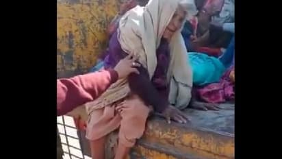 ವೃದ್ಧರನ್ನು ಕಸದ ಲಾರಿಯಲ್ಲಿ ತುಂಬಿ, ರಸ್ತೆಗೆಸೆದರು: ಇದು ದೇಶದ ಸ್ವಚ್ಛ ನಗರದ ಅಸಲಿಯತ್ತು!