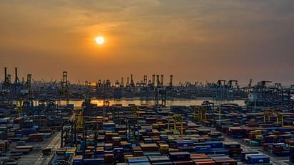 റെക്കോർഡിട്ട് വ്യാപാരക്കമ്മി; അനിയന്ത്രിതമായി ഉയർന്ന് ഇറക്കുമതി