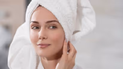 স্নানের পর ভুল করে তোয়ালে ভেজা চুলে জড়িয়ে রাখবেন না, না হলে হতে পারে এই মারাত্মক ক্ষতি