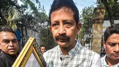 പശ്ചിമബംഗാളില് രാഷ്ട്രപതി ഭരണം വേണമെന്ന ബിജെപി നിലപാട്; എതിര്പ്പുമായി ബിജെപി നേതാവ്