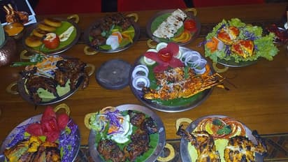 চিংড়ি থেকে মাংস, রকমারী কাবাব নিয়ে 'অওধ ১৫৯০'-তে শুরু হল কাবাব উৎসব