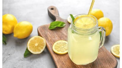 ഇളം ചൂടുവെള്ളത്തില്‍ നാരങ്ങവെള്ളം; ഇത് രാവിലെ ഉണര്‍ന്നയുടന്‍ കുടിക്കുകയാണെങ്കില്‍...