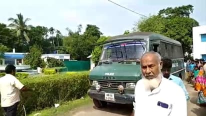 চায়ের দোকানে তৃণমূল নেতাকে এলোপাথাড়ি কোপ, খুনের অভিযোগে উত্তেজনা ছড়াল এলাকায়