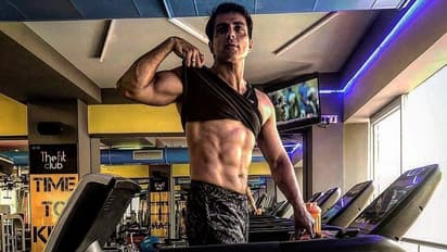 ఆల్మోస్ట్ 50.. అయినా సోనూ సూద్ బాడీ ఎంత ఫిట్ అంటే!