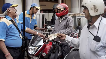 మండుతున్న ఇంధన ధరలు.. వరుసగా 10వ రోజు కూడా పెట్రోల్, డీజిల్ ధరల పెంపు..