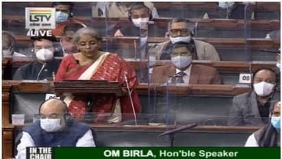 సీనియర్ సిటిజన్లకు బంఫర్ ఆఫర్: వ్యక్తిగత ఆదాయ పన్ను యథాతథం