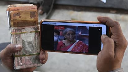 Budget पर नेताओं का रिएक्शनः राजनाथ सिंह ने कहा- शानदार, अधीर रंजन ने बताया निजीकरण की झलक