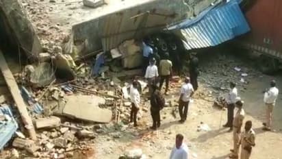 मुंबई बड़ा हदसा: भिवंडी इलके में ढही इमारत, मलबे में दबे 10 मजदूर..किसी का हाथ दिख रहा तो किसा का पैर